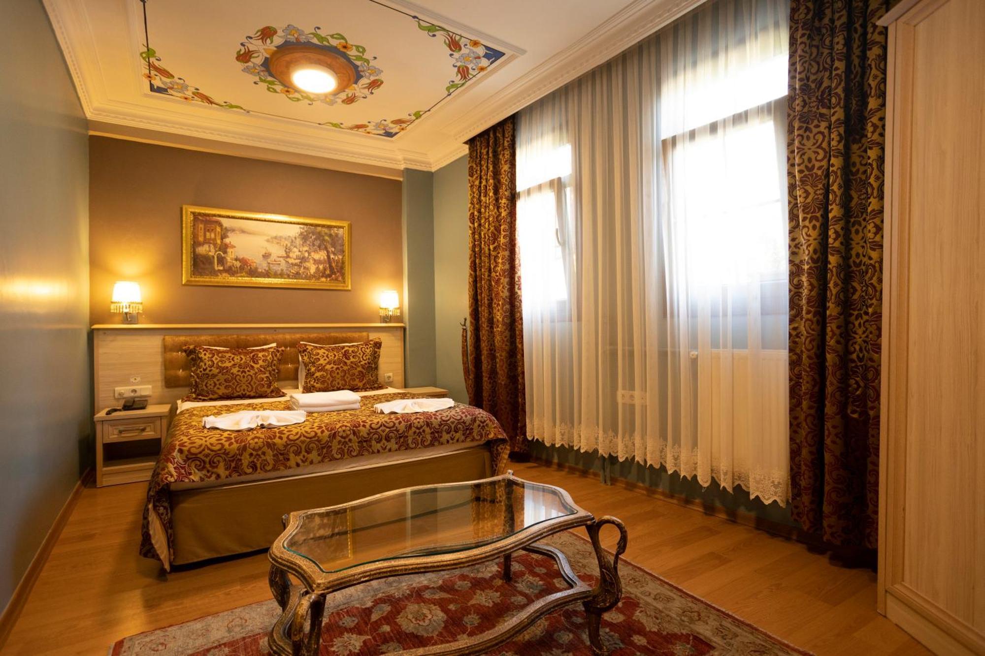 Tashkonak Studio Suites Istanbul Bagian luar foto