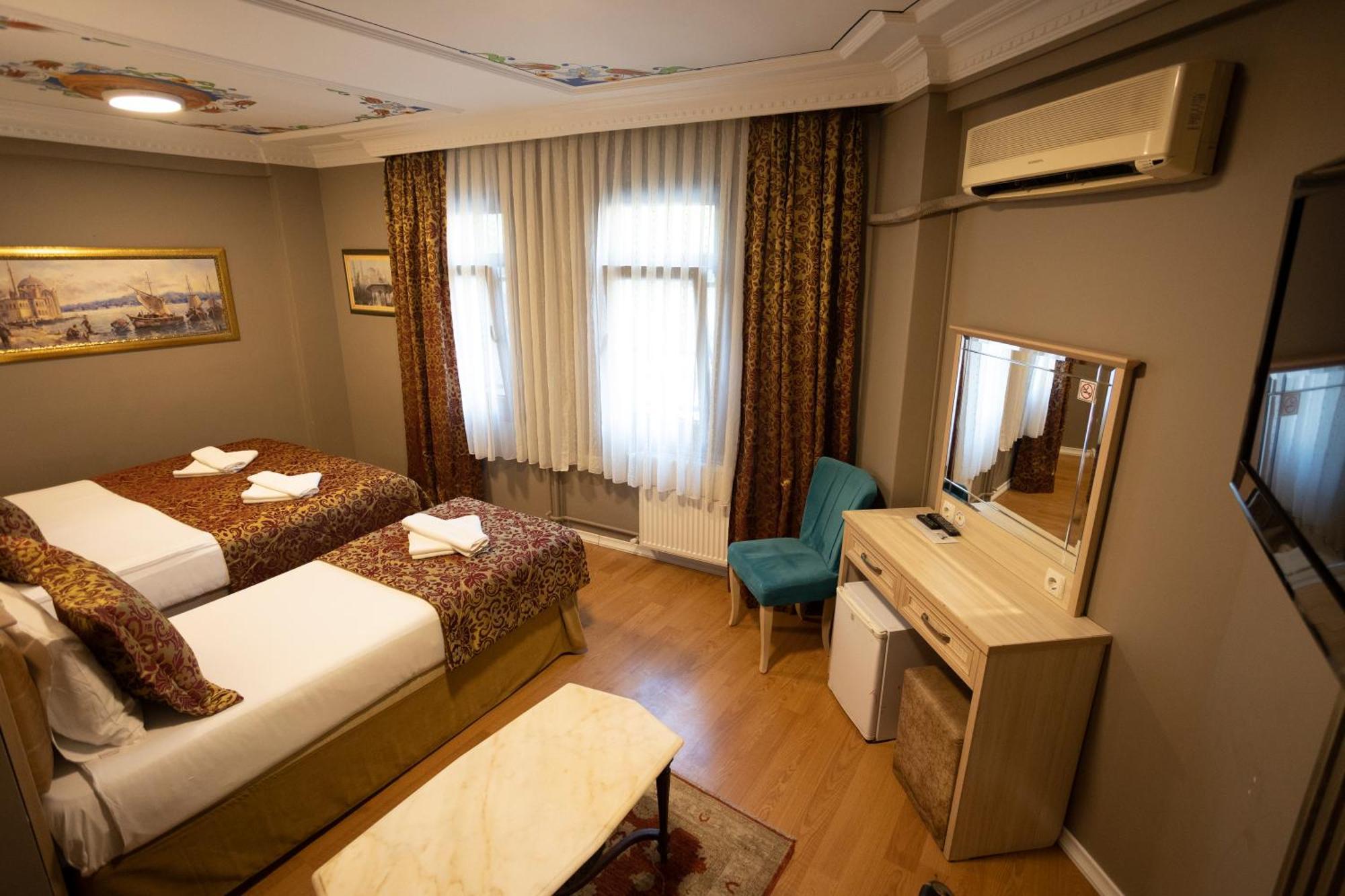 Tashkonak Studio Suites Istanbul Bagian luar foto