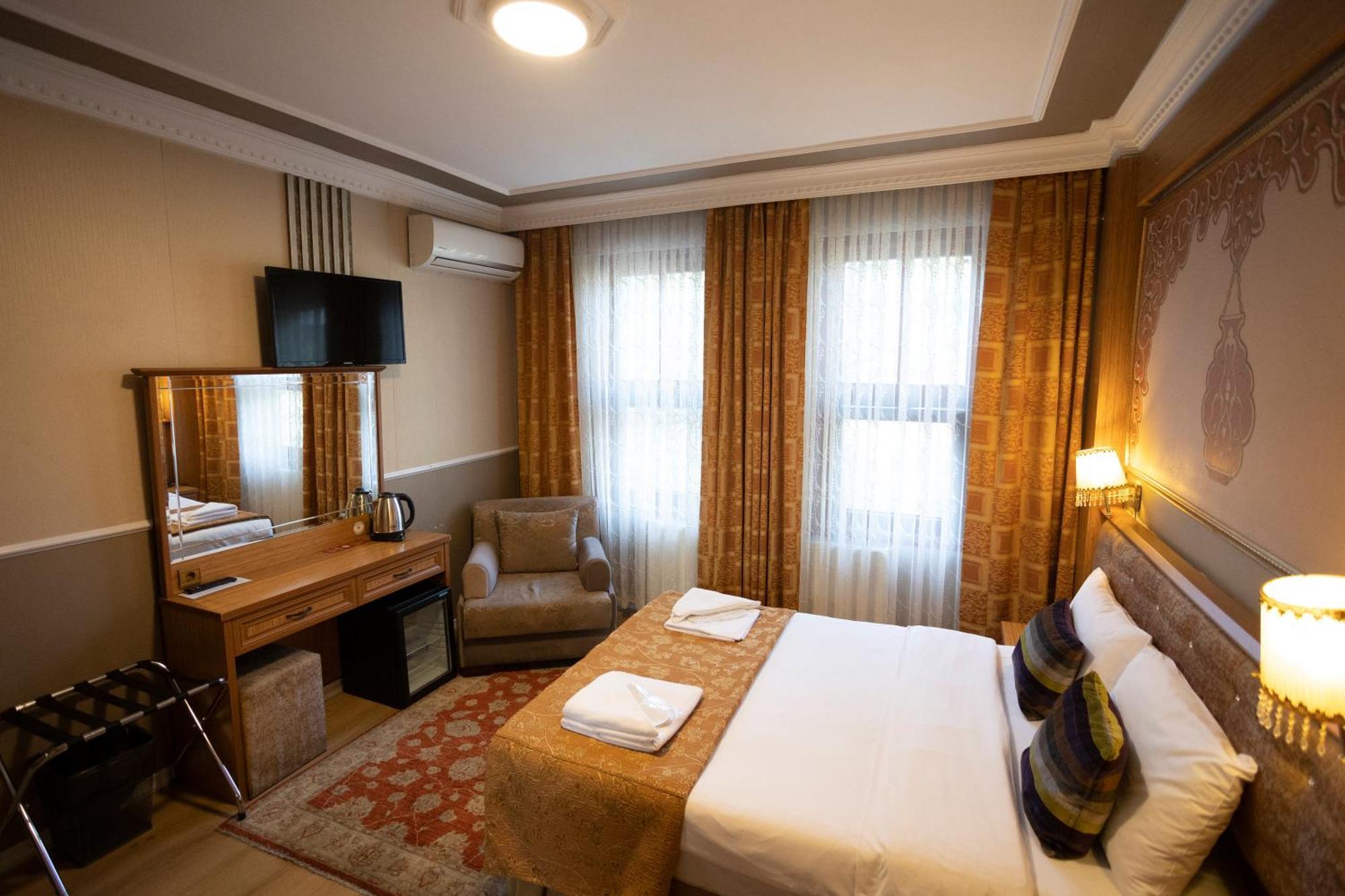 Tashkonak Studio Suites Istanbul Bagian luar foto