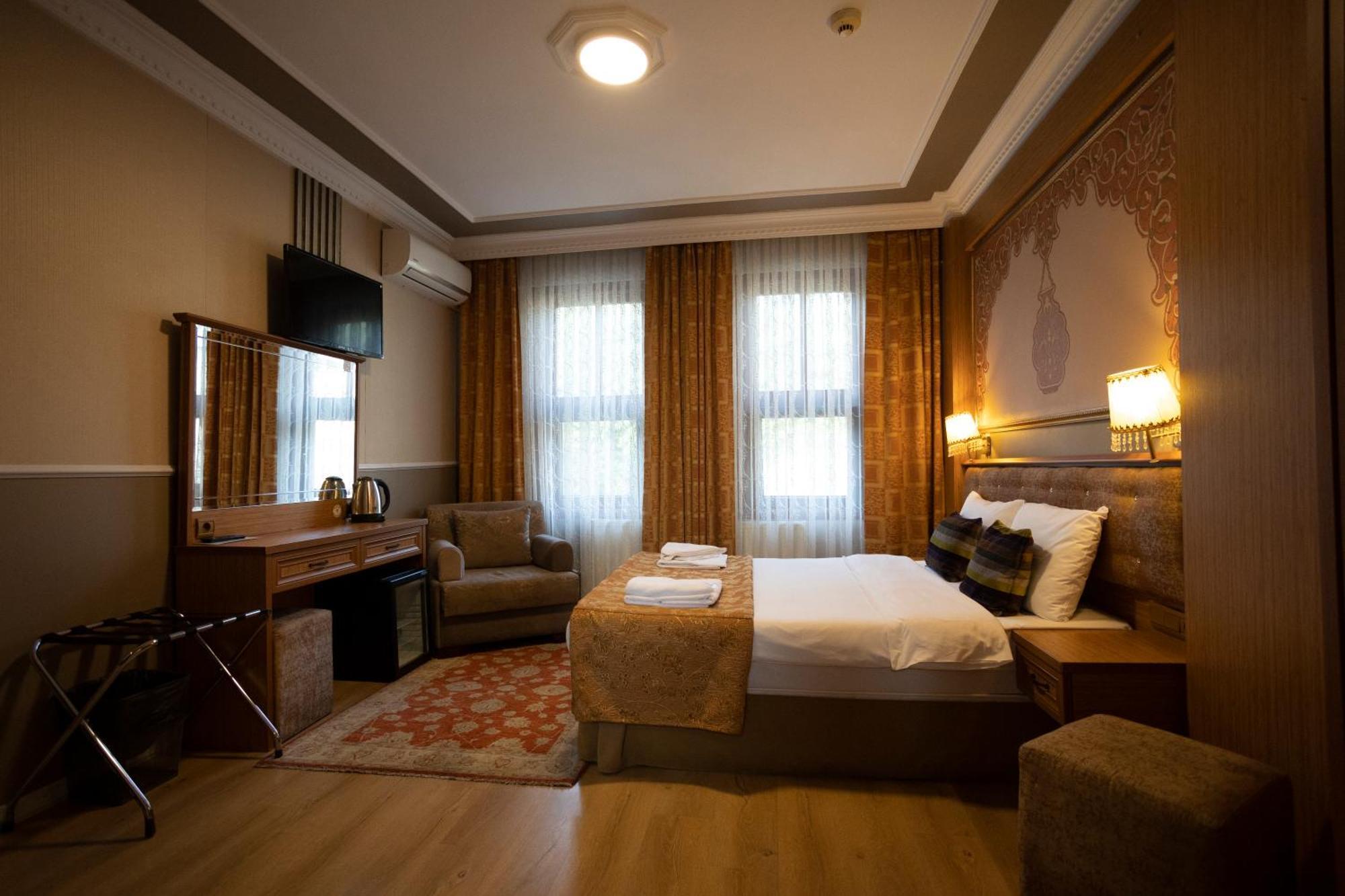 Tashkonak Studio Suites Istanbul Bagian luar foto