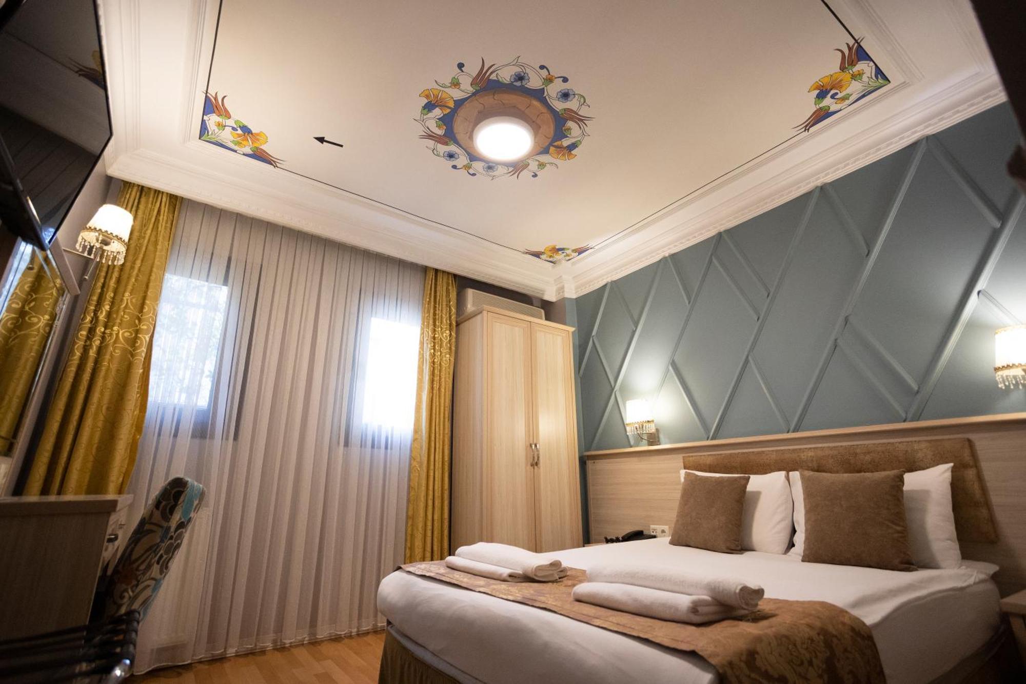 Tashkonak Studio Suites Istanbul Bagian luar foto