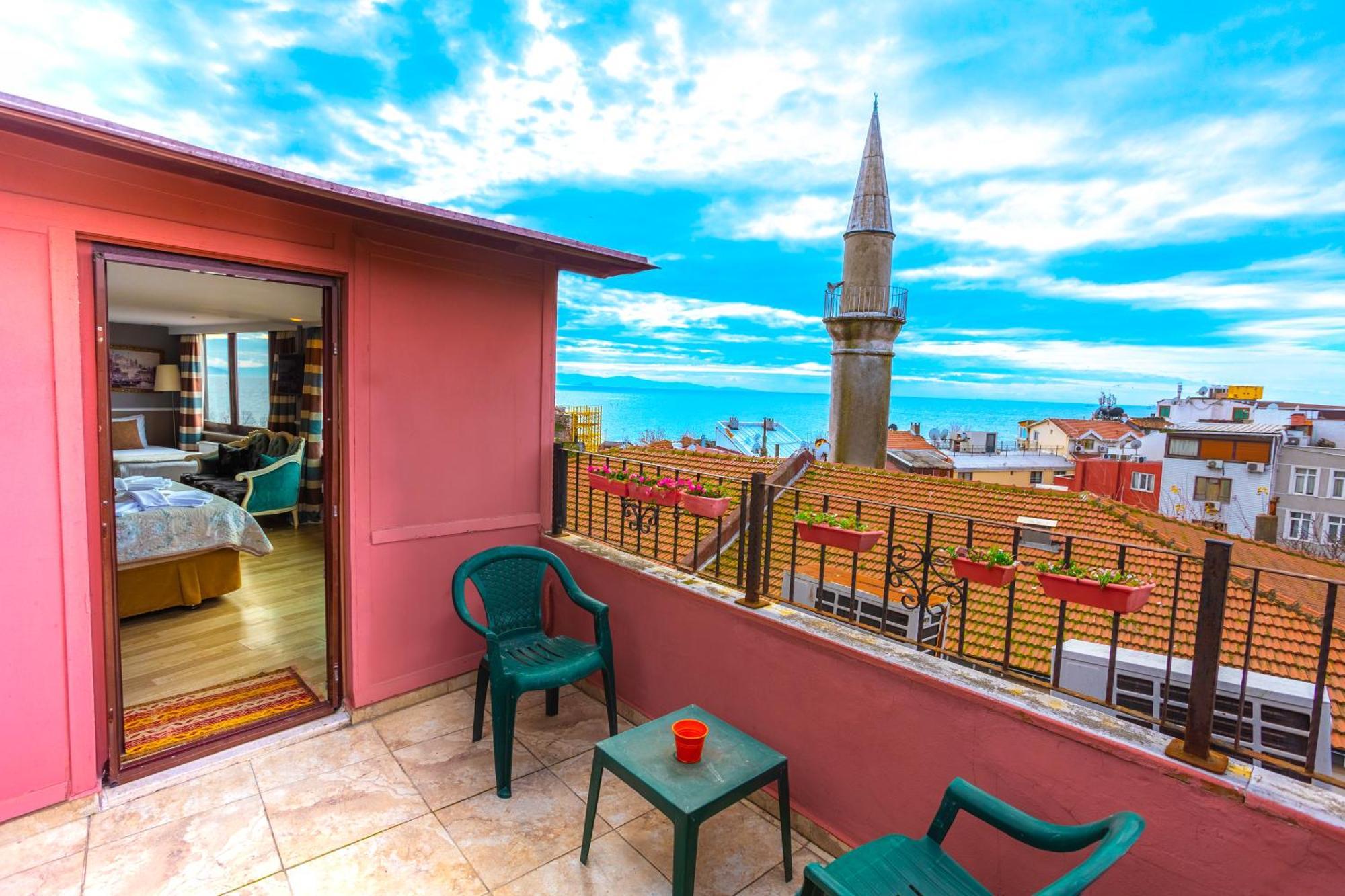 Tashkonak Studio Suites Istanbul Bagian luar foto