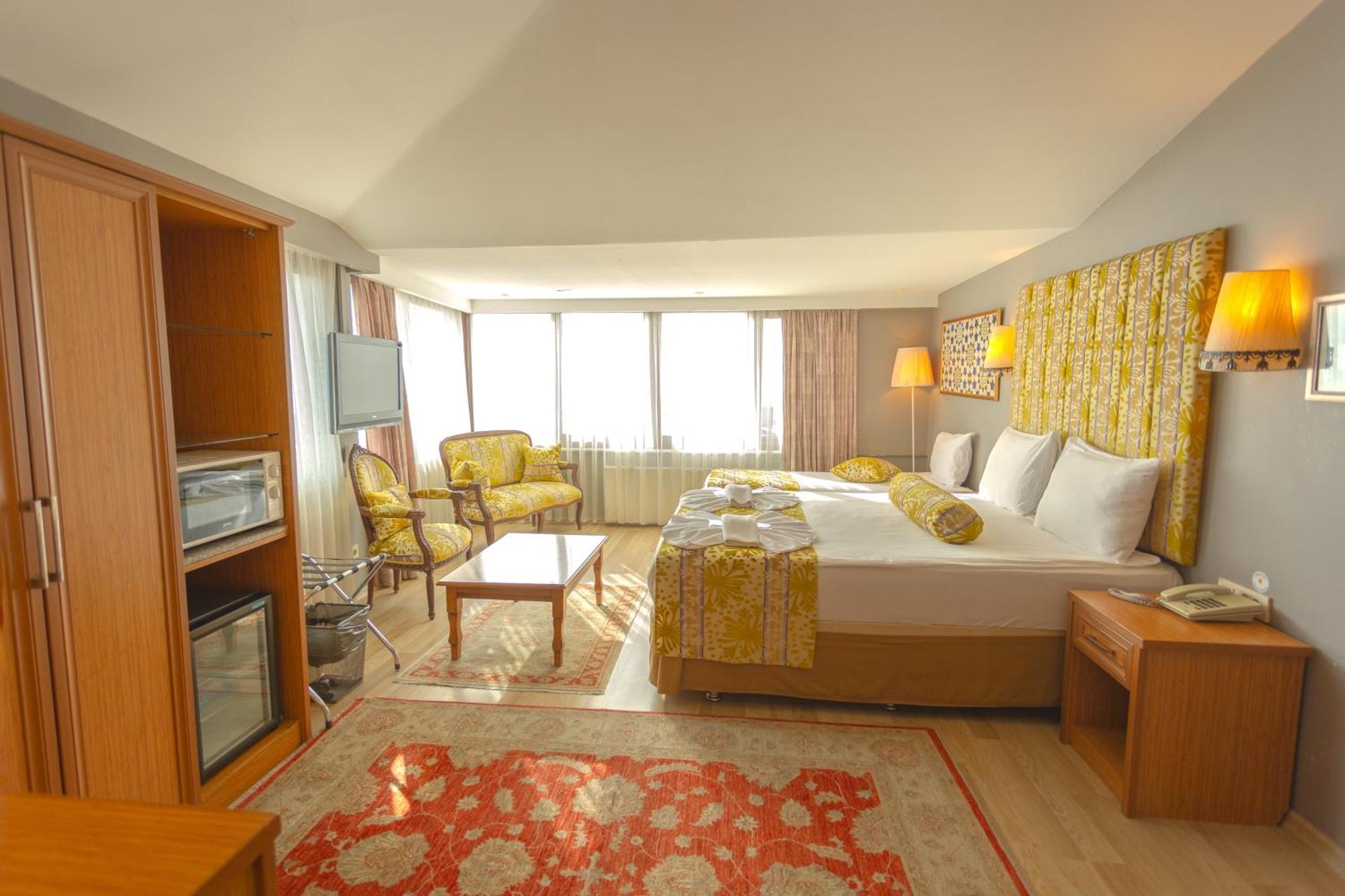 Tashkonak Studio Suites Istanbul Bagian luar foto